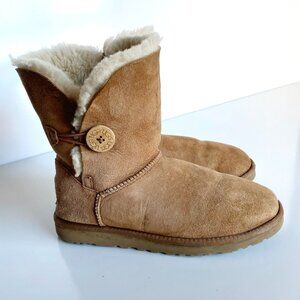 UGG Boots Women UGG Bailey Button II Sheepskin Winter Boots Size 8